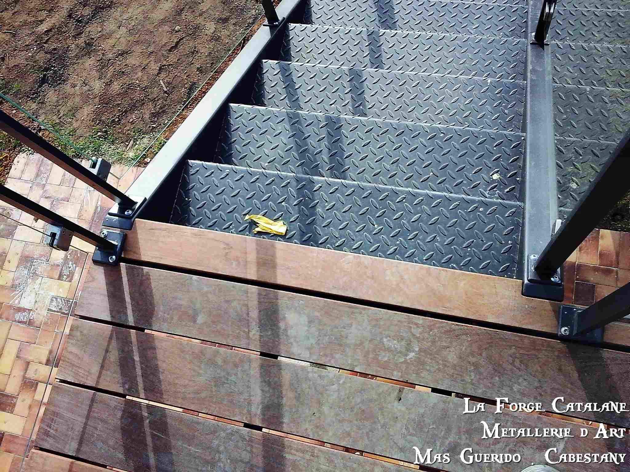 escalier et passerelle exterieure remplissage bois ipe forge catalane 6.jpg